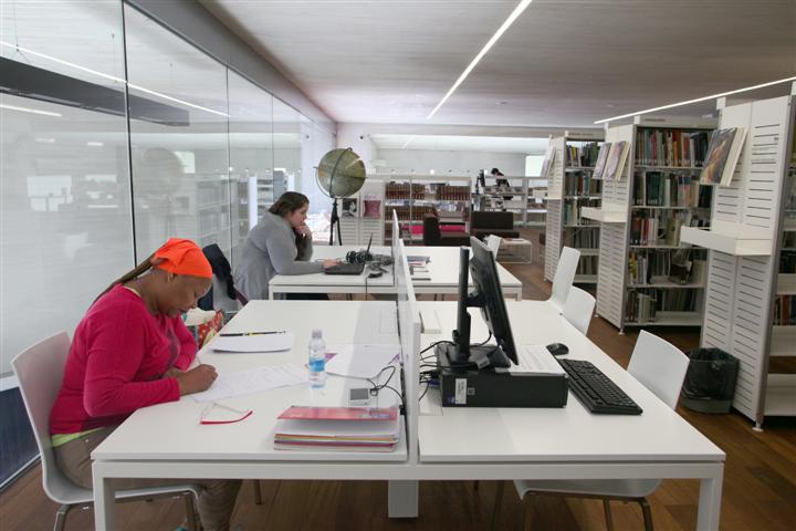 Zona de estudio en el Centro de Documentación y Debate de STM (Fotógrafo: Oskar Moreno) 